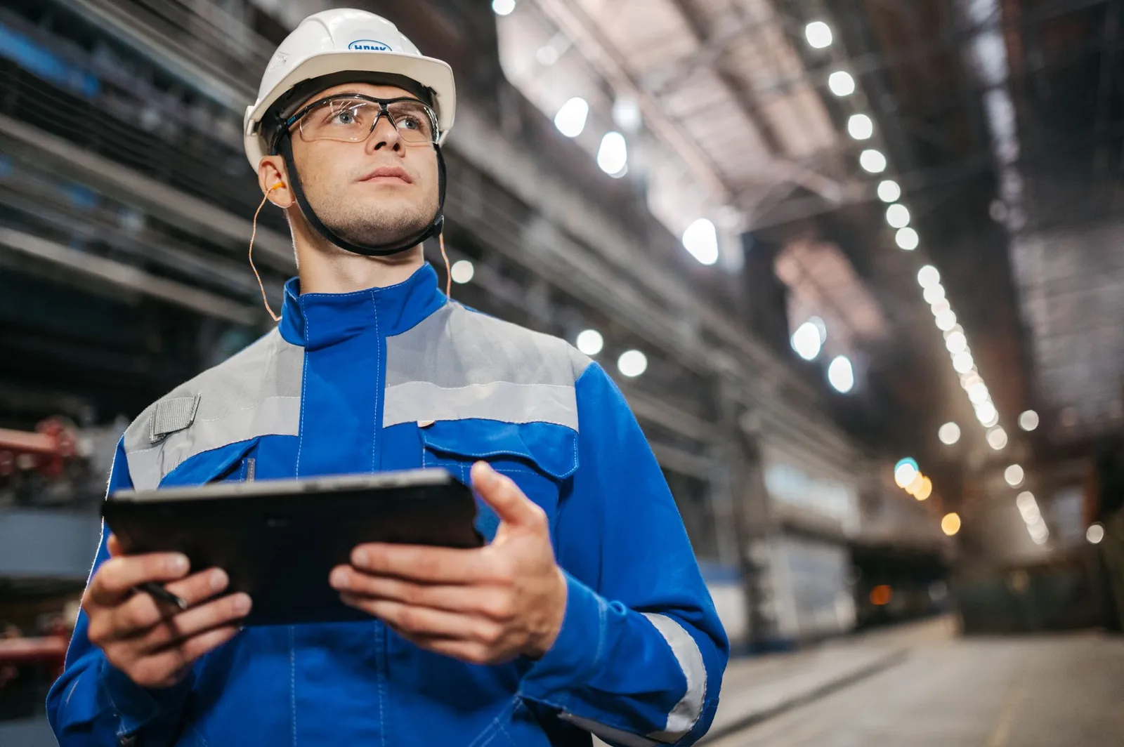 Connected industrial systems monitored on a tablet